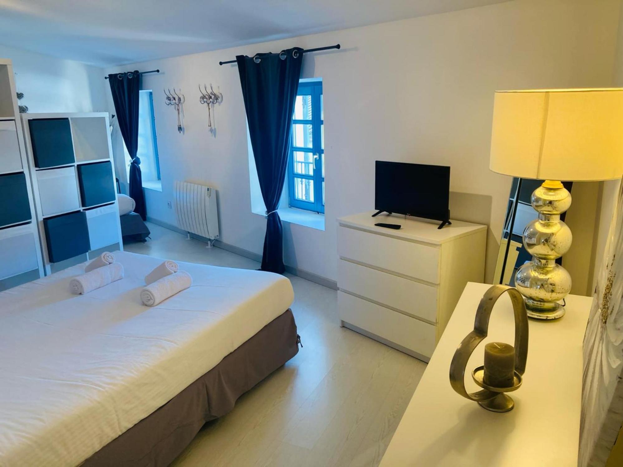 קרקסון C'Est Une Maison Bleue מראה חיצוני תמונה